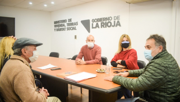 Puy Soria recibió al padre Llorentes de Cáritas para analizar el diseño de políticas habitacionales de carácter social